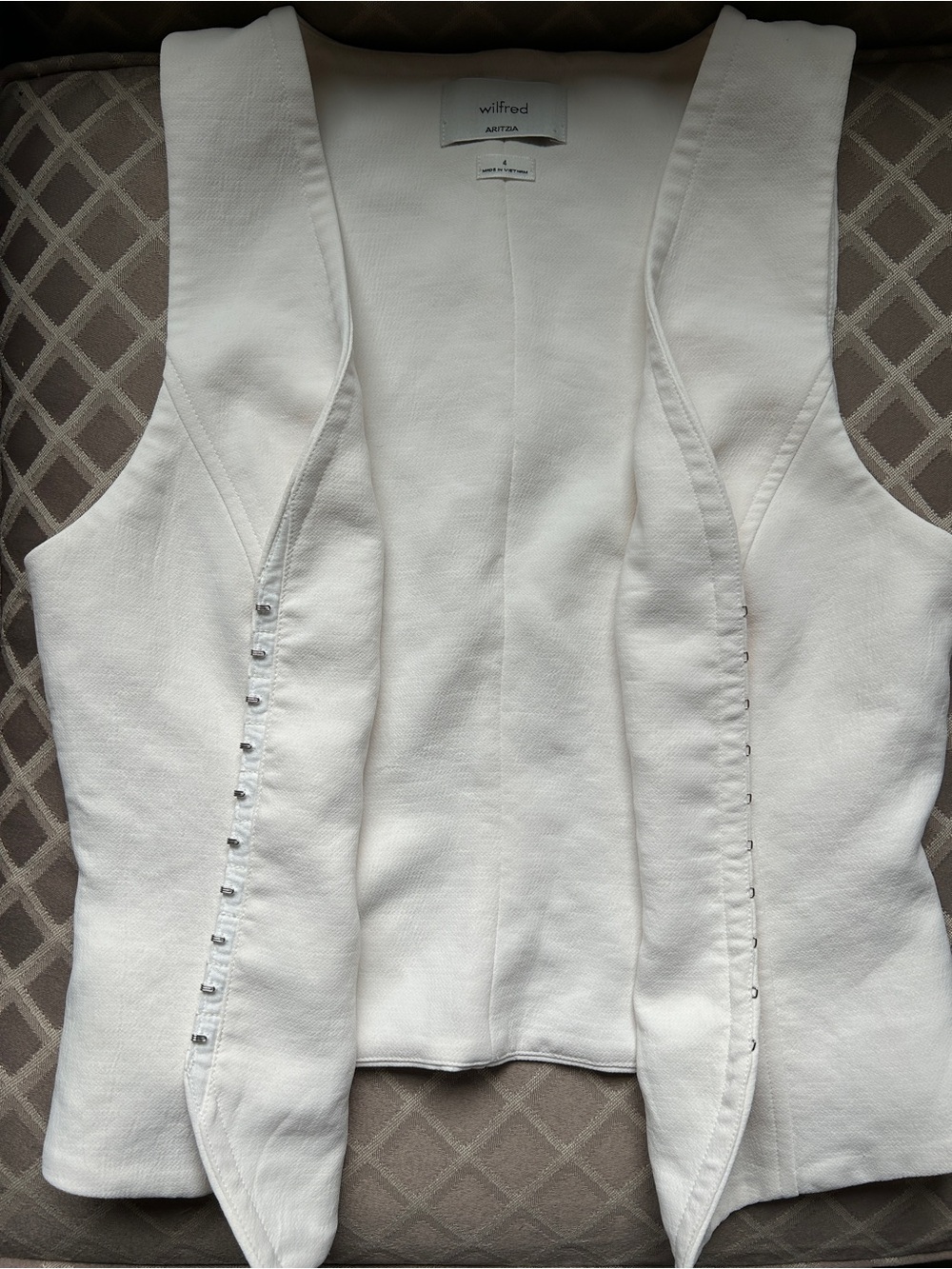 Aritzia Wilfred Attire Crepette Vest Light Birch Sz 4 - Picture 4 of 9